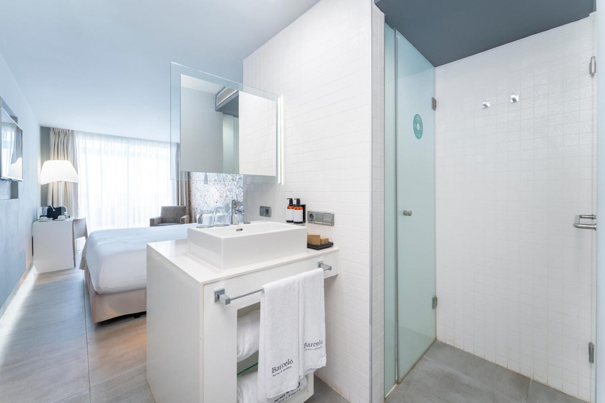Quarto Deluxe com Cama de Casal ou 2 de Solteiro e Banheira de Hidromassagem