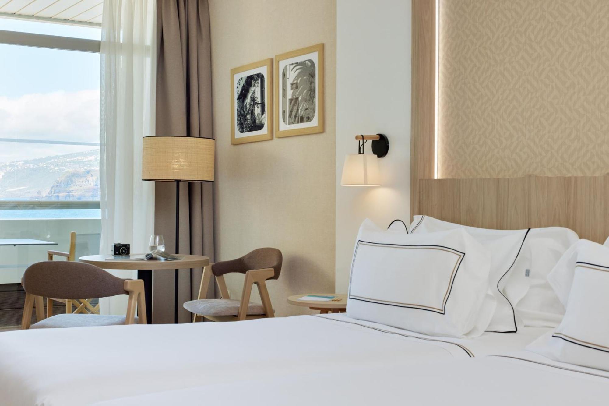 Twin Room Frontal Sea View