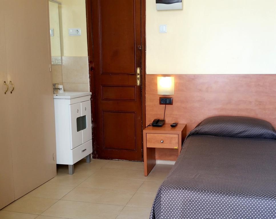 Single Room,206487706:JPEG