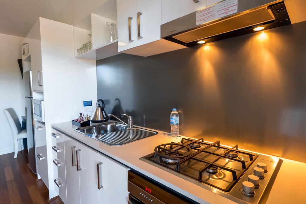 One-Bedroom Apartment Queen