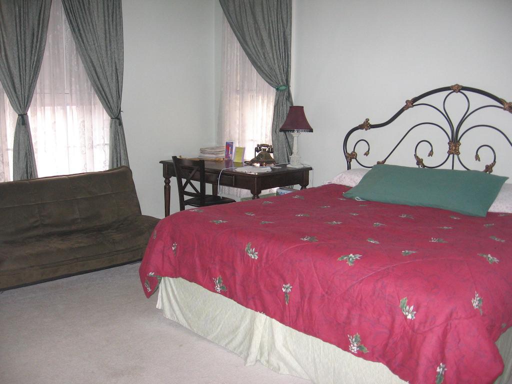 Standard King Room,235837081:JPEG