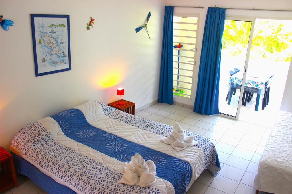 Studio Exterior Kitchenette Garden View