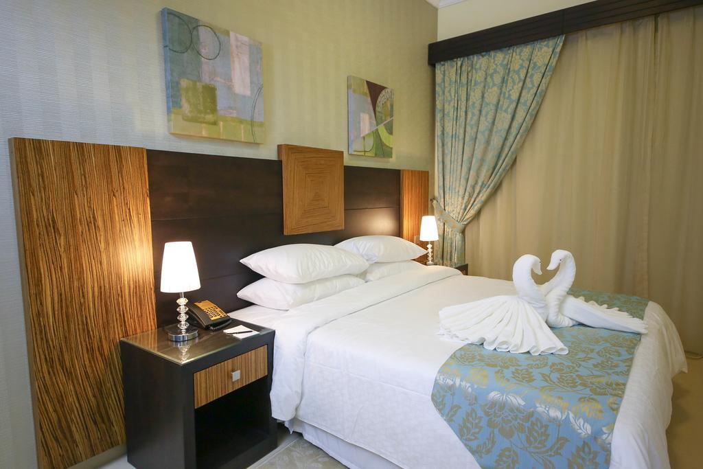 Superior One-Bedroom Apartment,328352560:JPEG