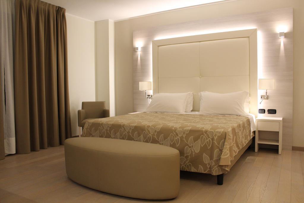 Two-Bedroom Apartment,339890758:JPEG
