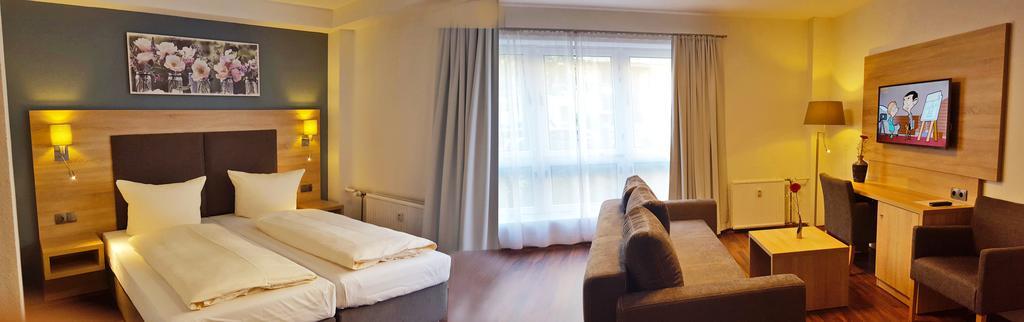 Family Room,347407195:JPEG