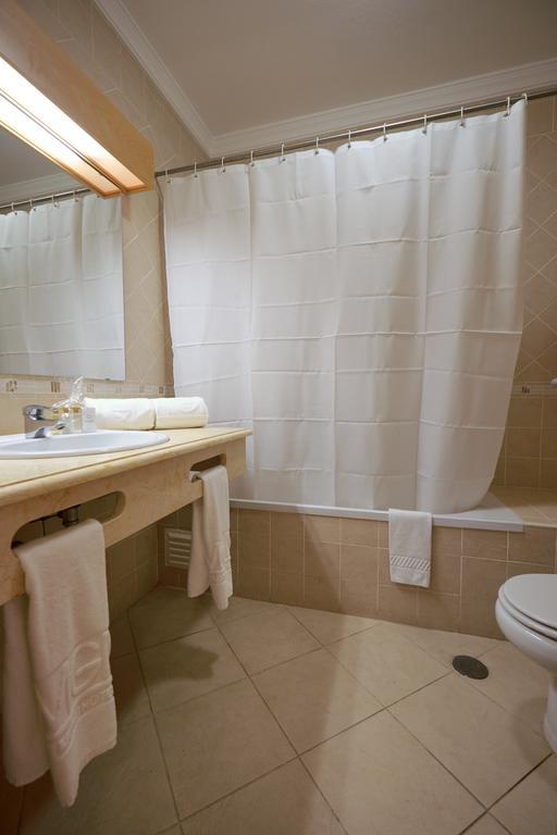Deluxe One-Bedroom Apartment,689953842:JPEG