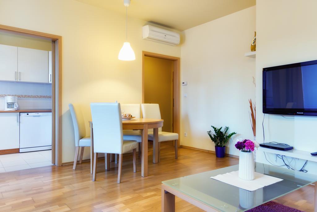 1-Bedroom Deluxe Apartment