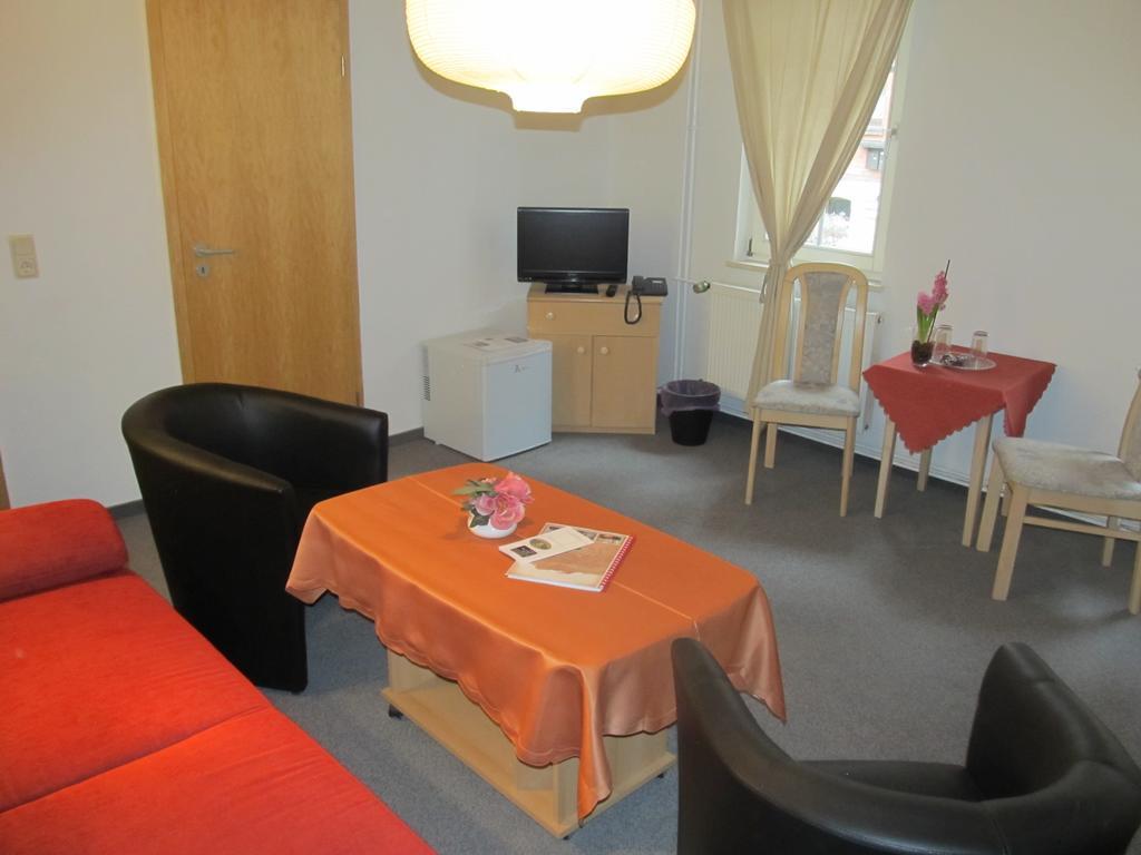 Small Family Room,378682138:JPEG