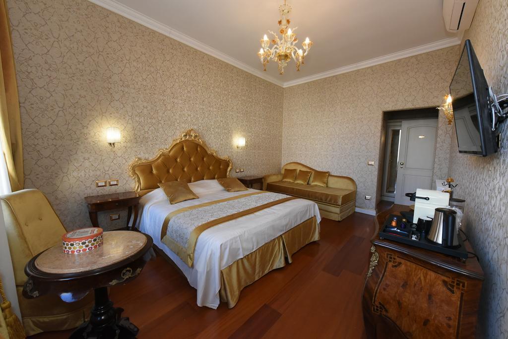Junior Suite Canal View