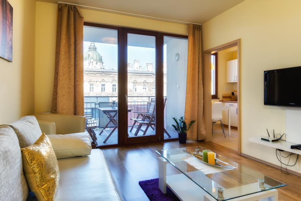 1-Bedroom Deluxe Apartment