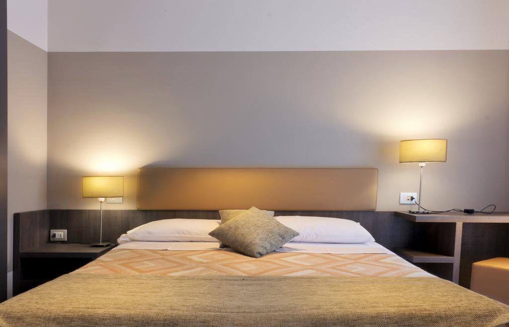 Double or Twin Room Lake View