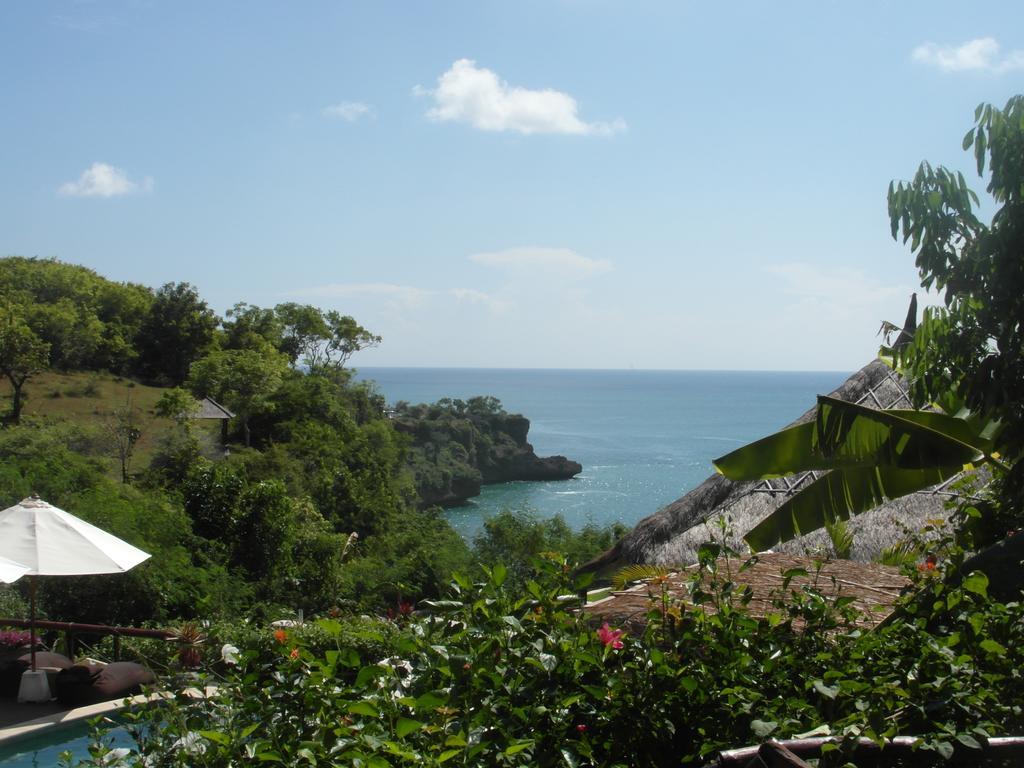 Beachfront Master Deluxe Bungalow Sea View