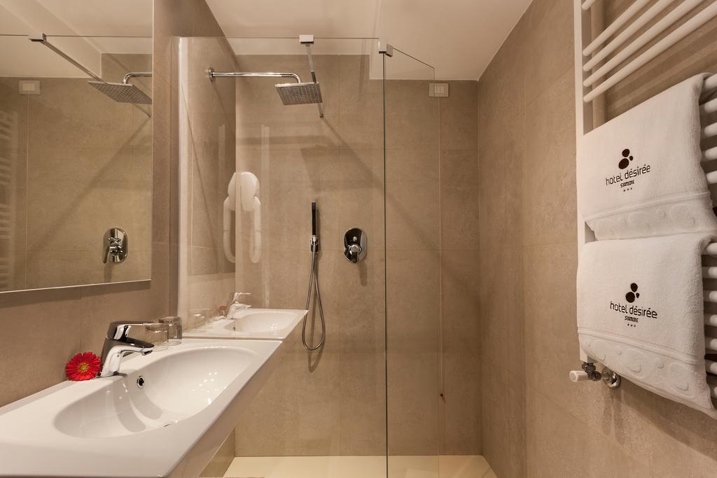 Double or Twin Room Lake View