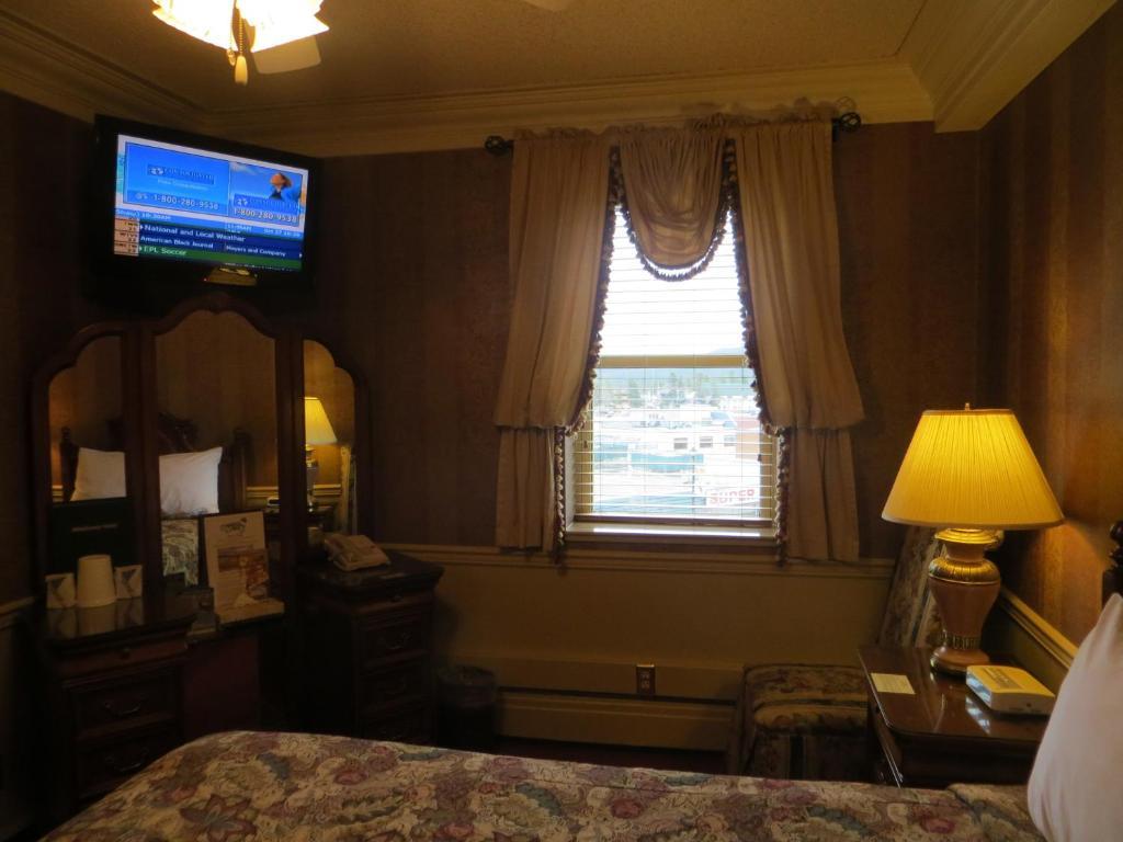 Queen Room