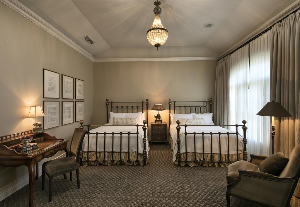 Classic Double Queen Room