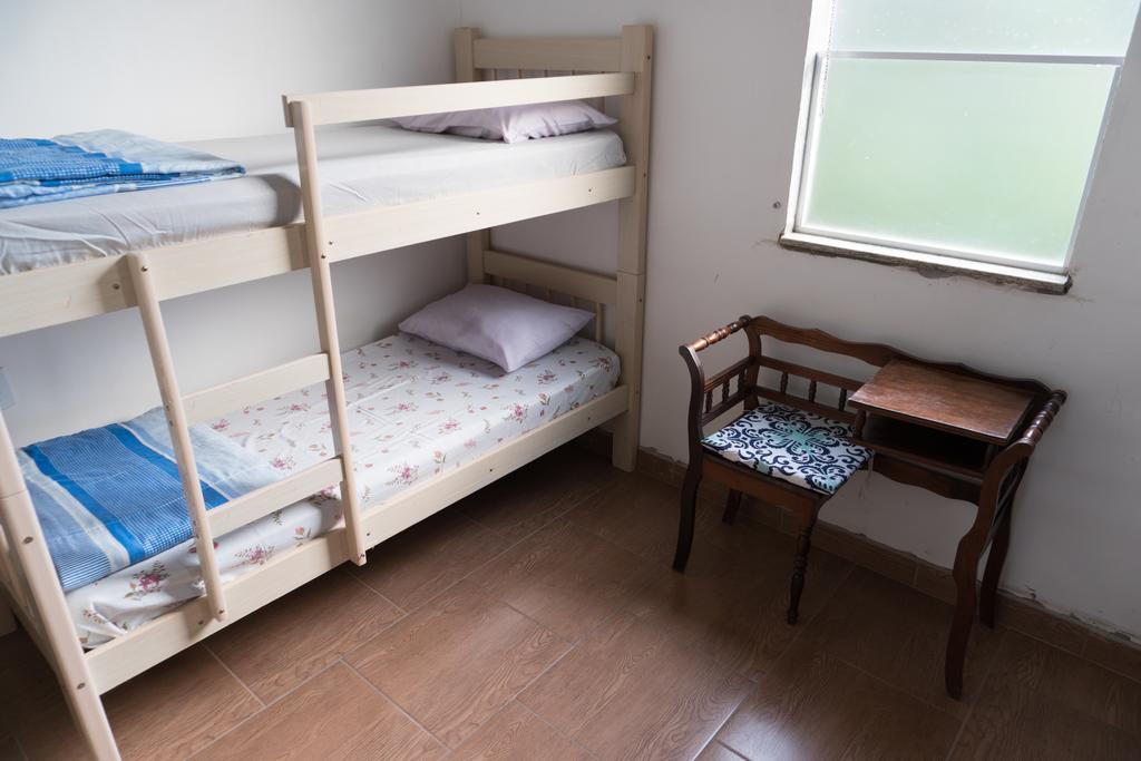 Cama de Solteiro em Dormitório Misto com 11 Camas