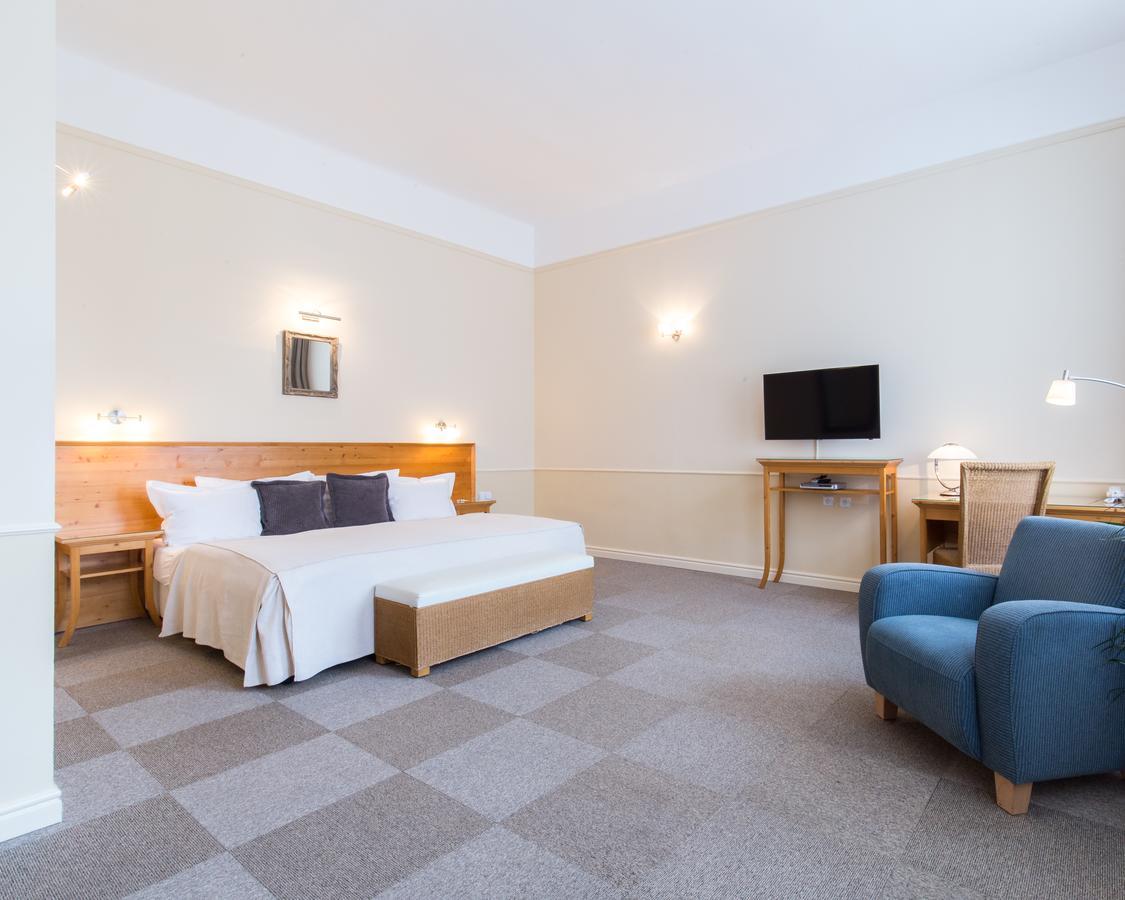 Superior Double or Twin Room,682809795:JPEG