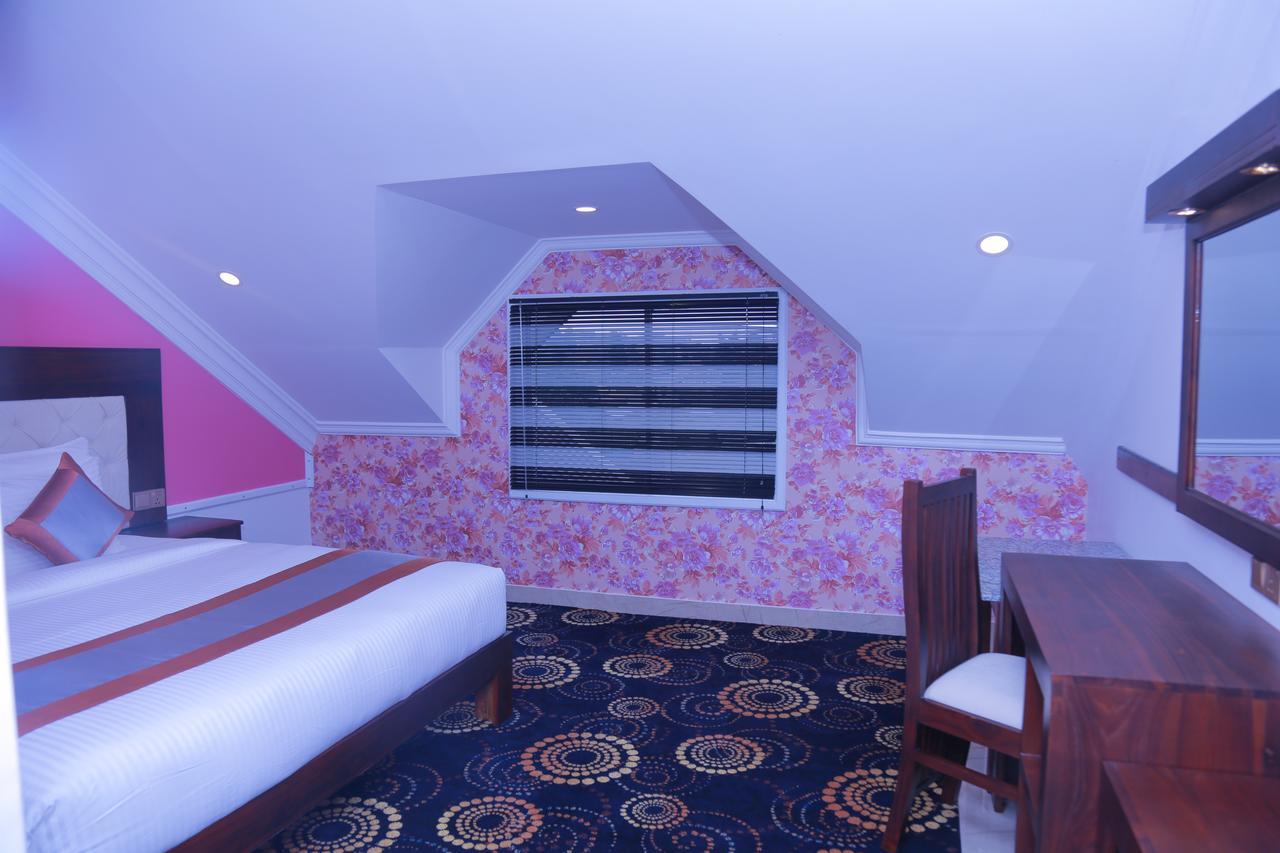 Deluxe Double Room Window Attic Style