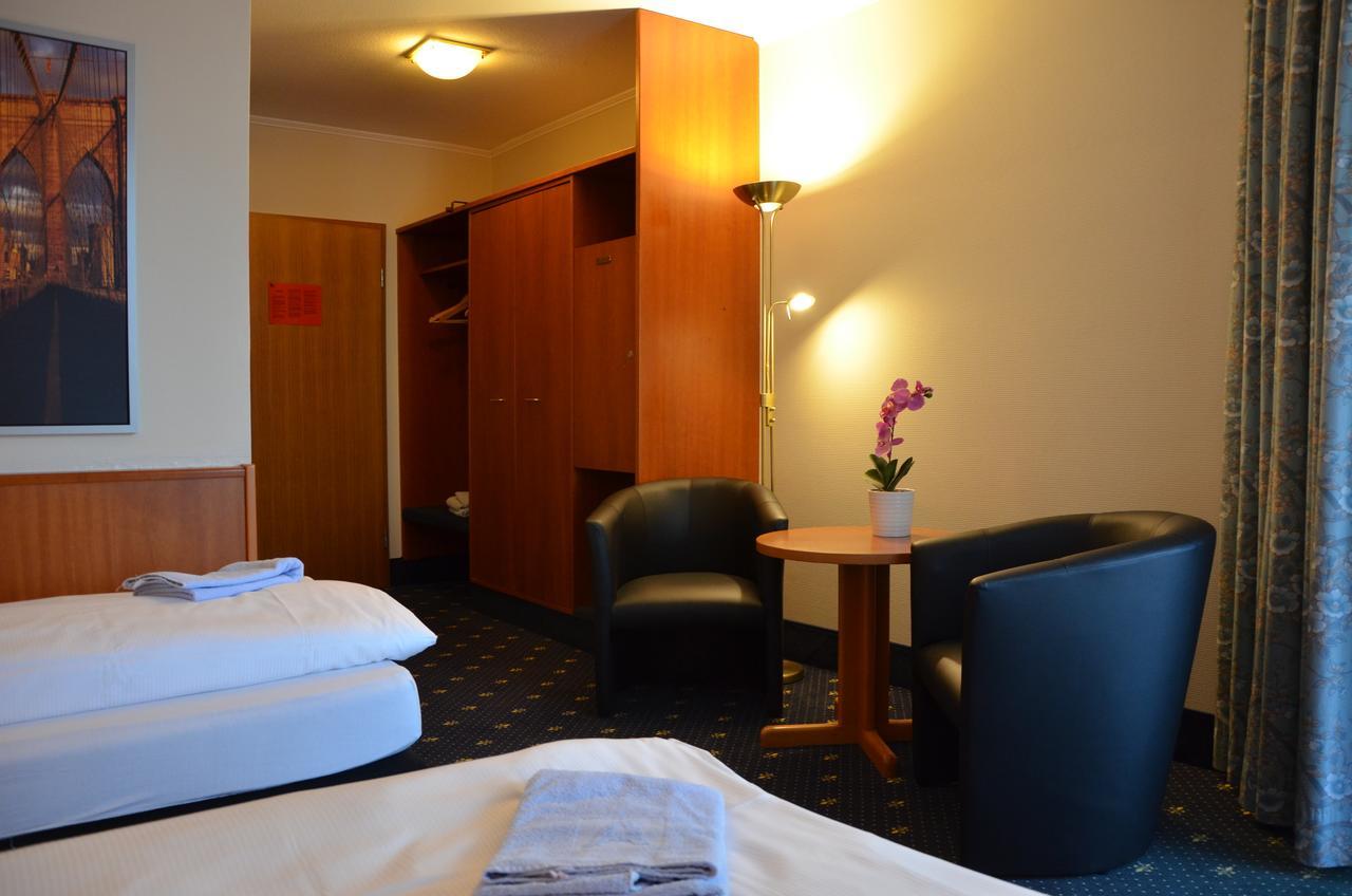 Twin Room,543767619:JPEG