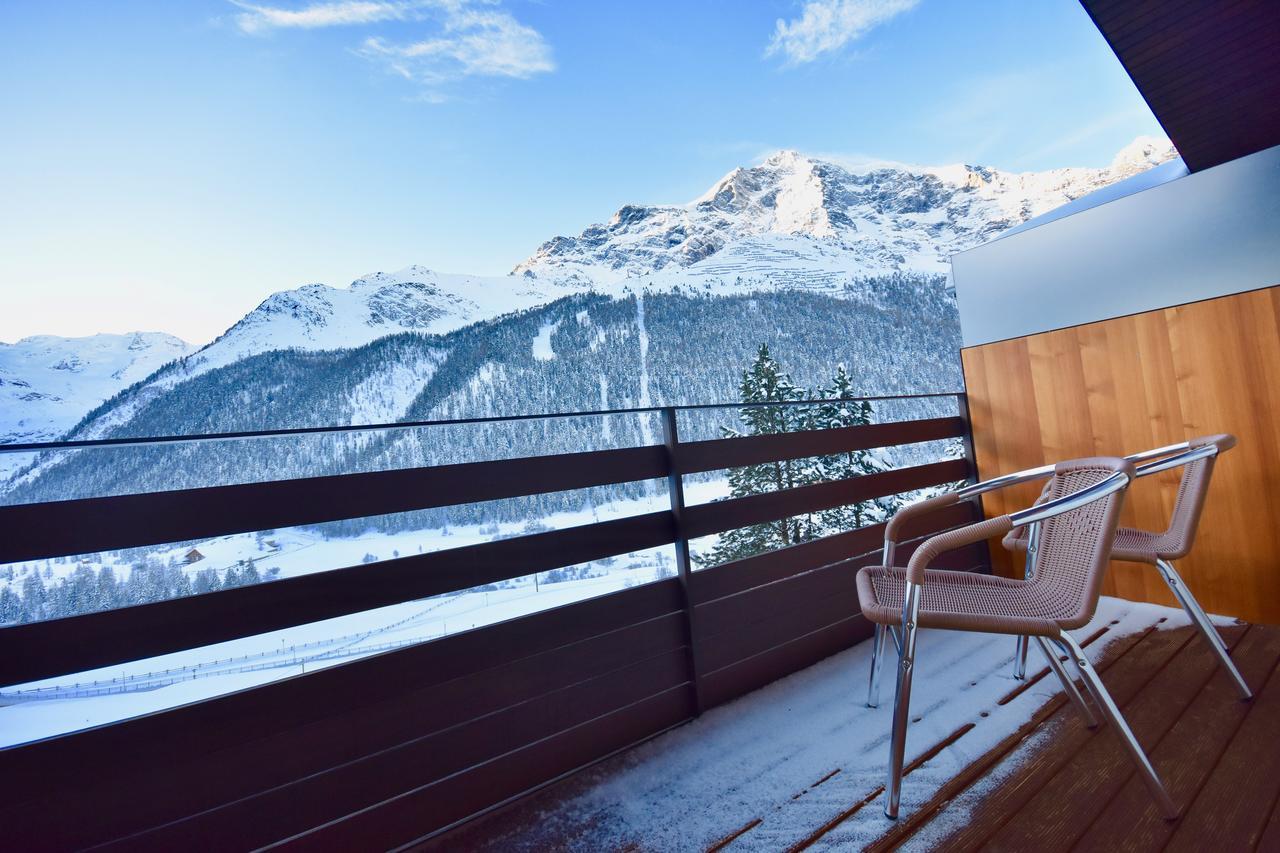 Double Room with Balcony and Sitting area,709327489:JPEG