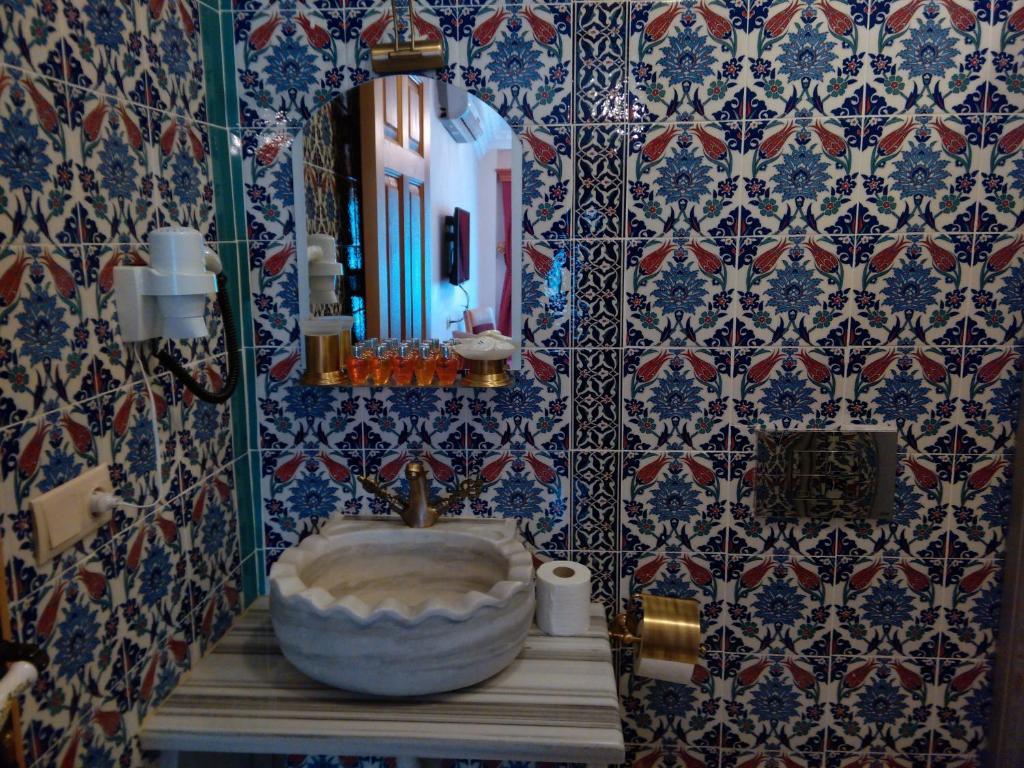 Standard Room,1279989595:JPEG