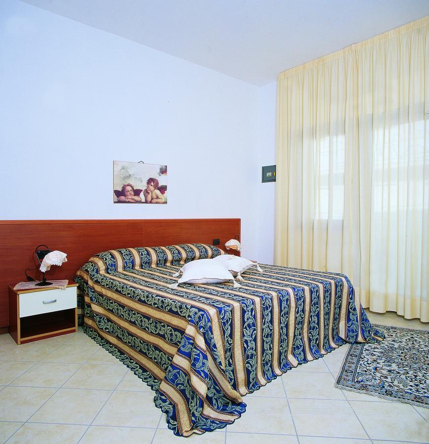 One-Bedroom Apartment,596170596:JPEG