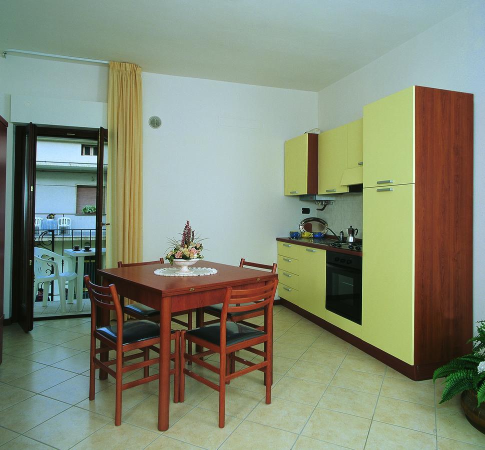 One-Bedroom Apartment,596171049:JPEG