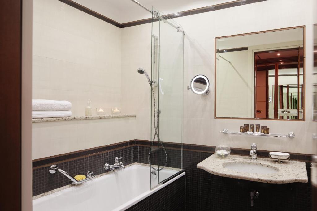 Deluxe Double or Twin Room Mountain Side,1172048031:JPEG