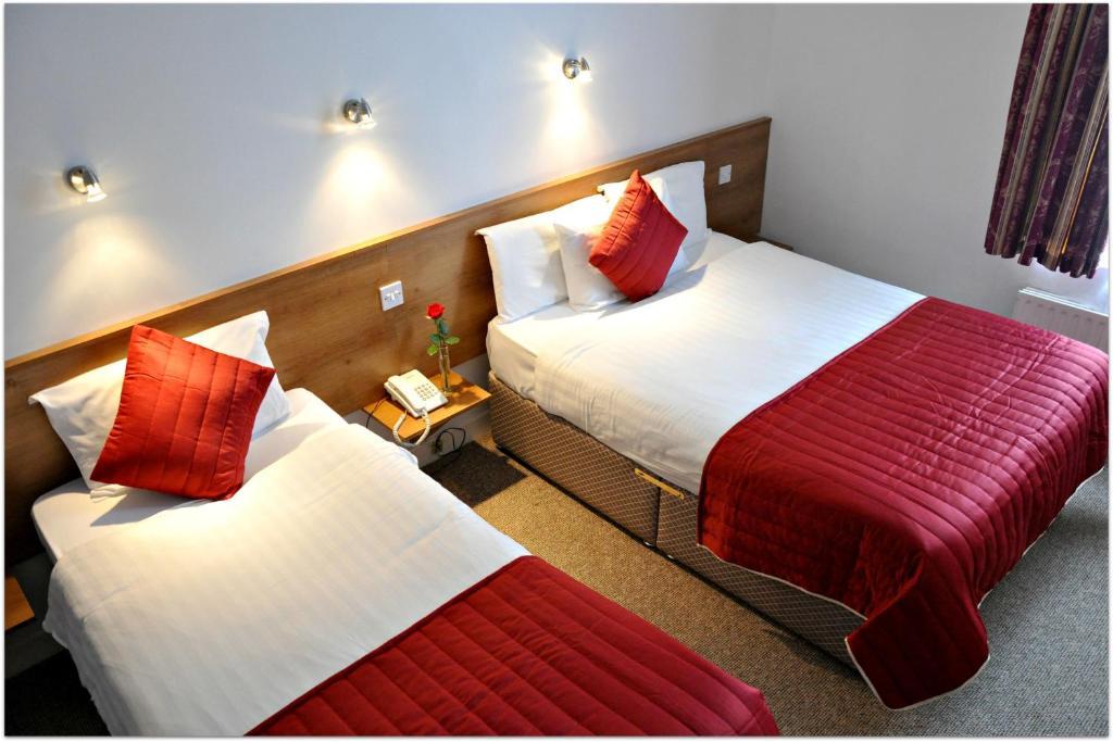 Twin Room,690433281:JPEG