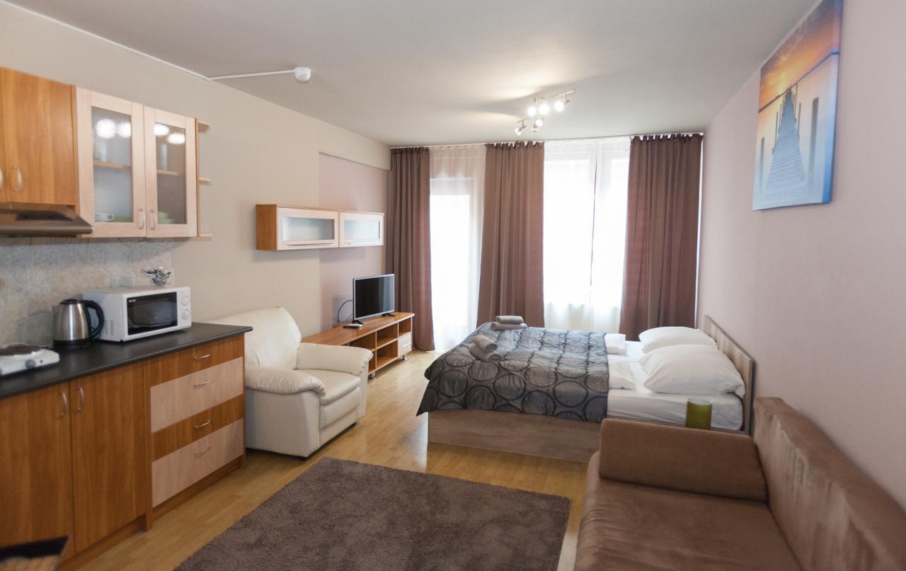 Deluxe Studio
