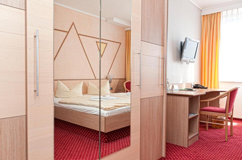 Classic Double Room with Balcony,1214104948:JPEG