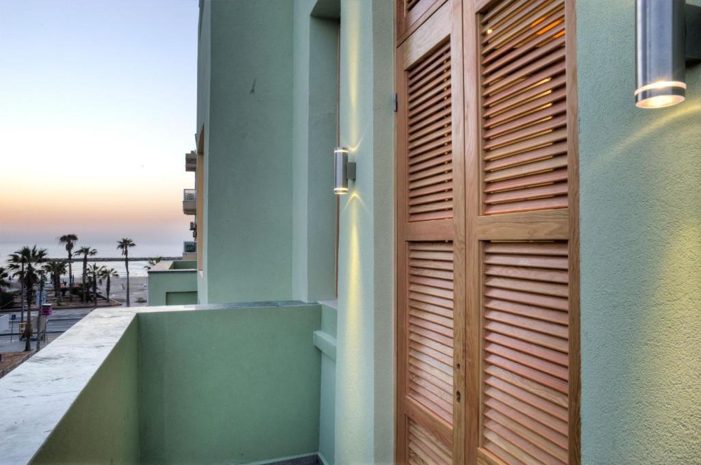Studio with Balcony (2 Adults)