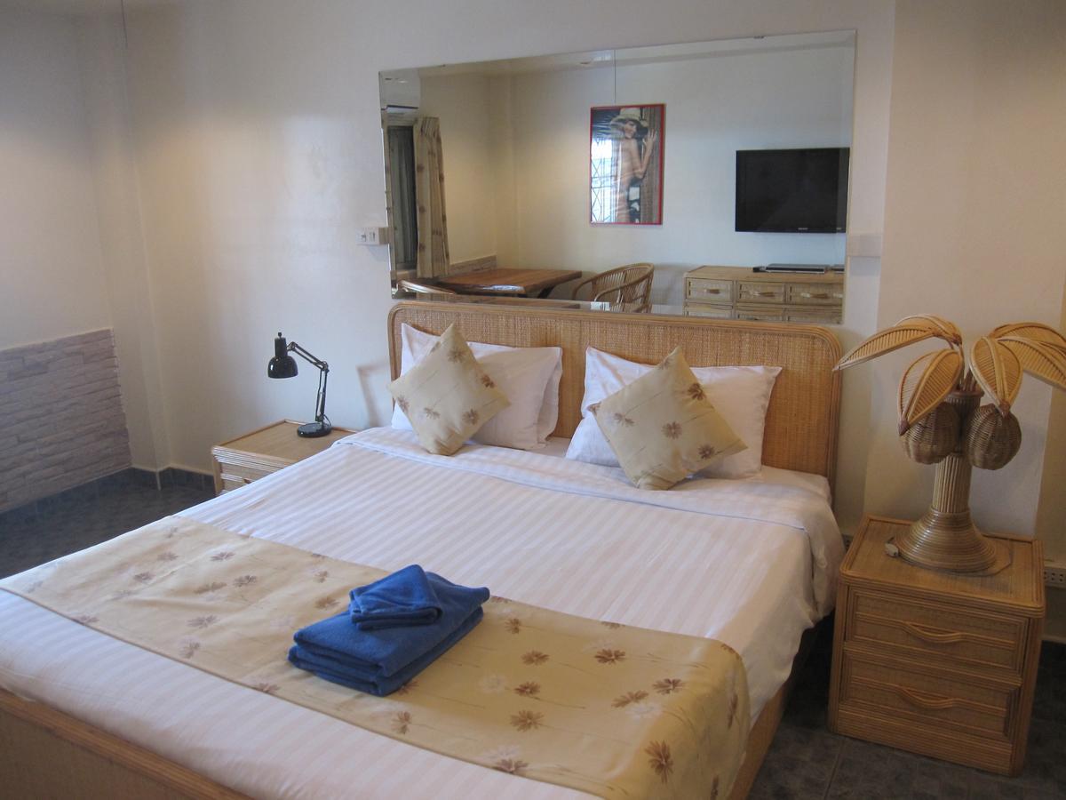 Large Double Room,646345947:JPEG