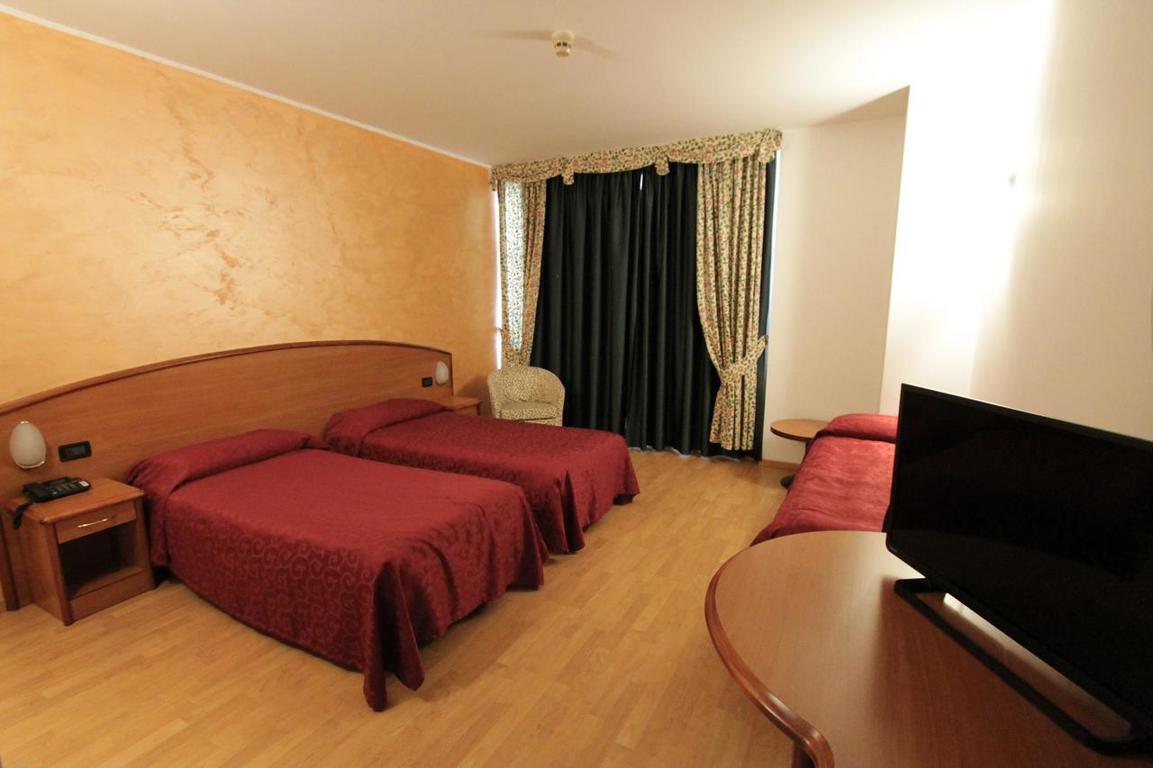 Triple Room,646475442:JPEG