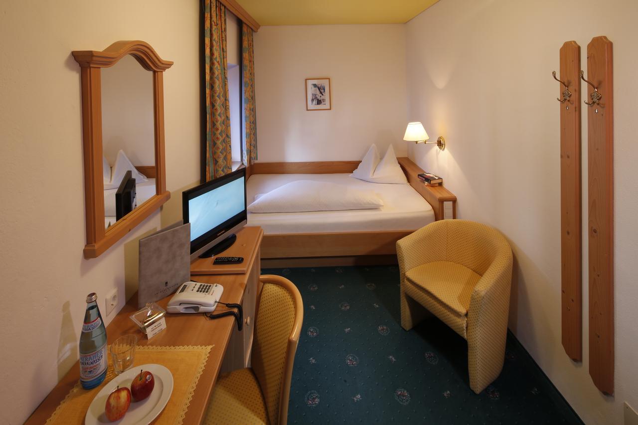 Single Room,646858899:JPEG