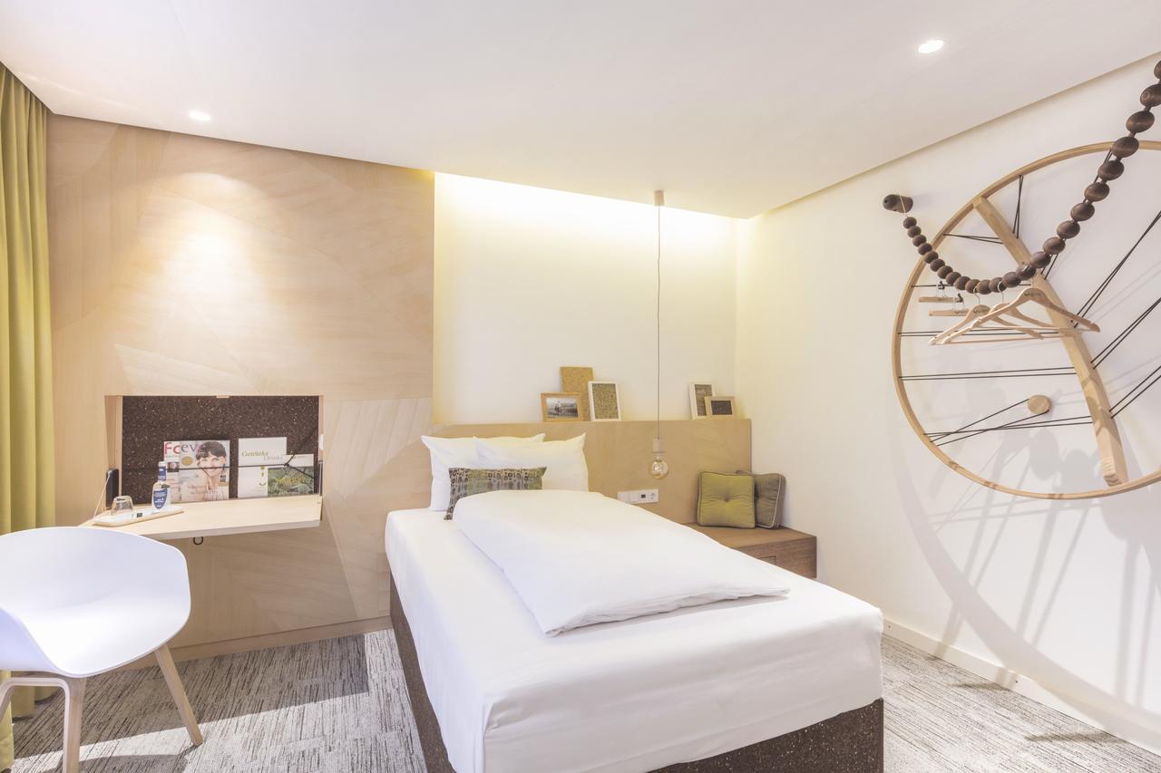 Single Room,653990871:JPEG