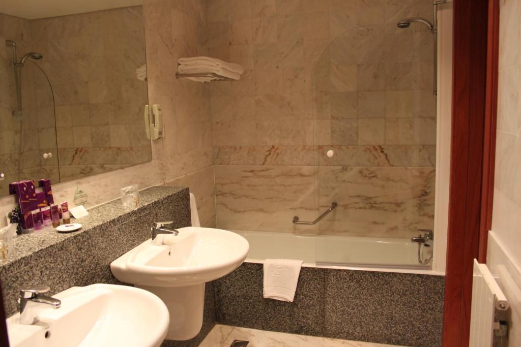 Standard Double Room,194329180:JPEG