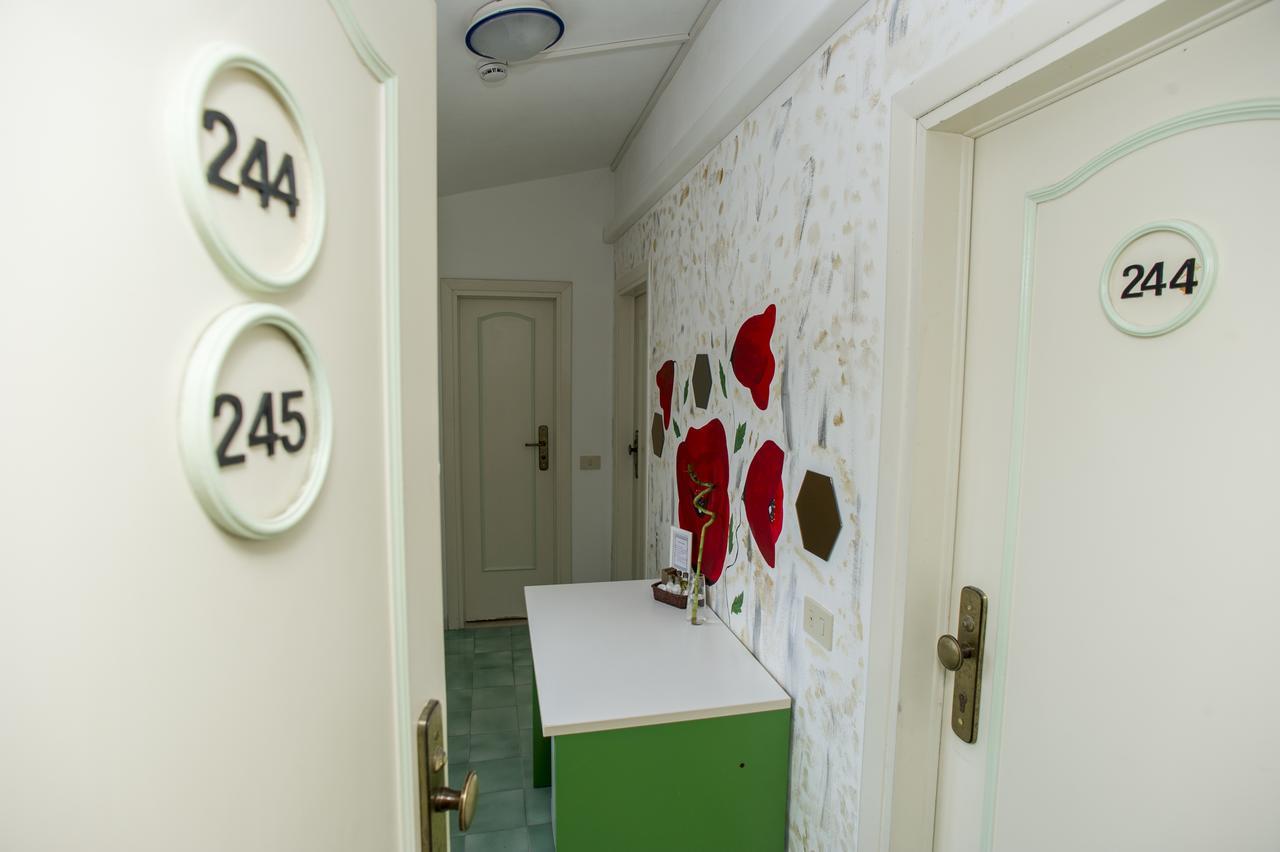 Two Connecting Double Rooms,663620526:JPEG