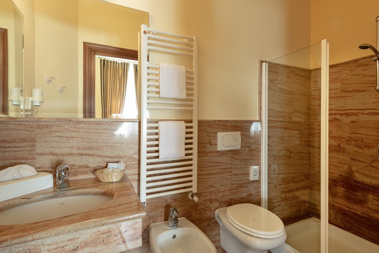 Standard Double Room,721258375:JPEG