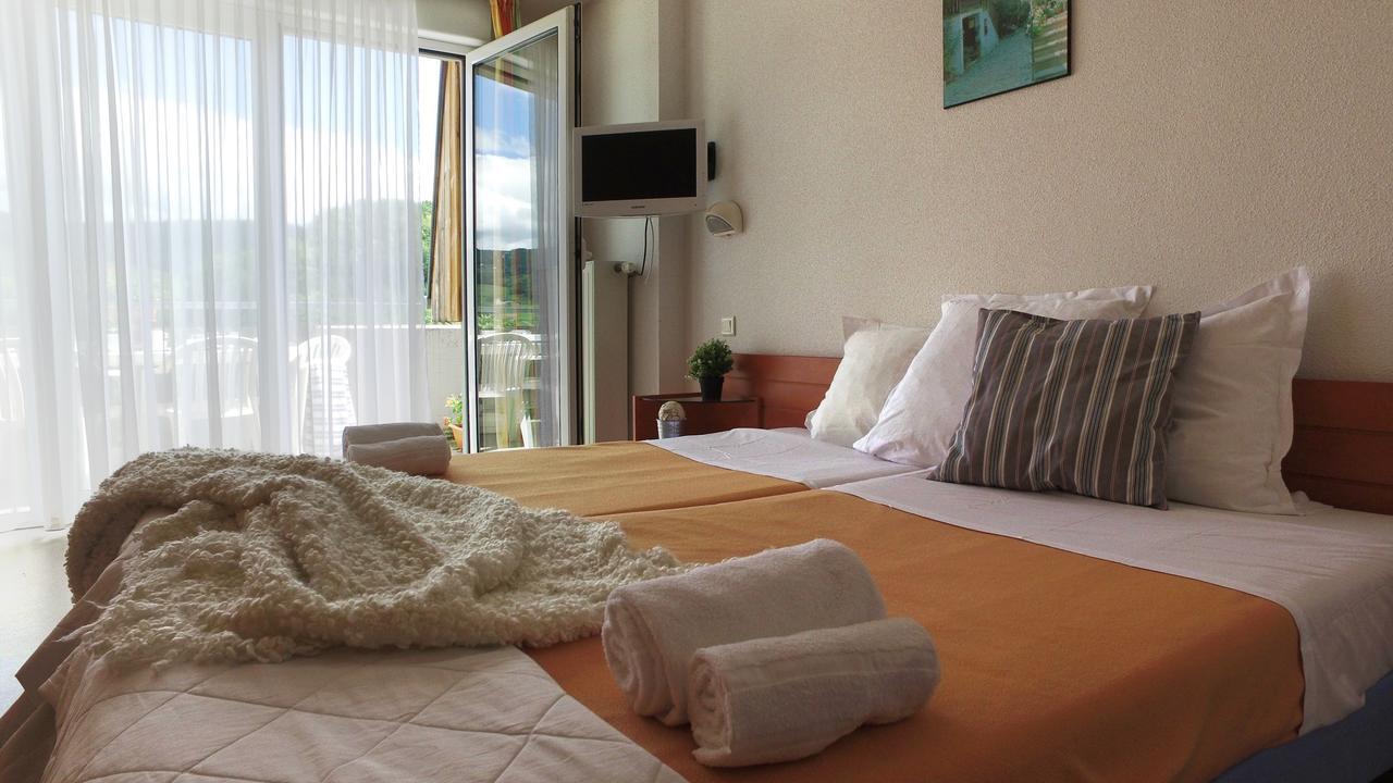Two-Bedroom Apartment,664706361:JPEG