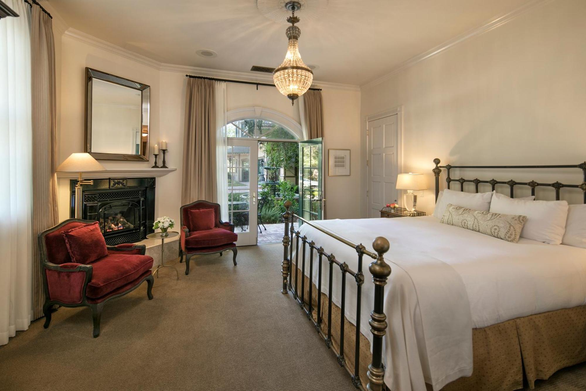 Classic King Room,680369661:JPEG