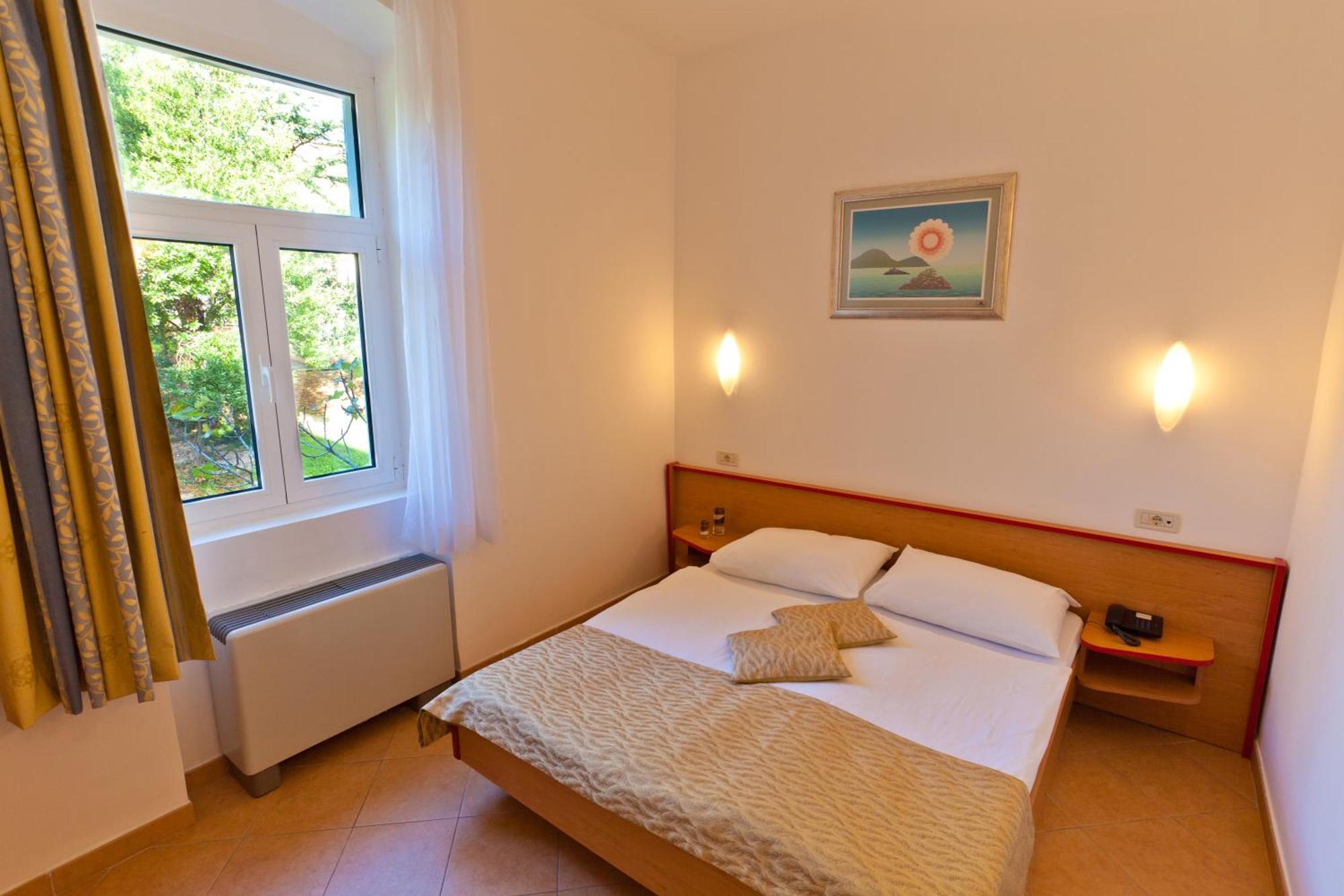 Double Room,785226279:JPEG