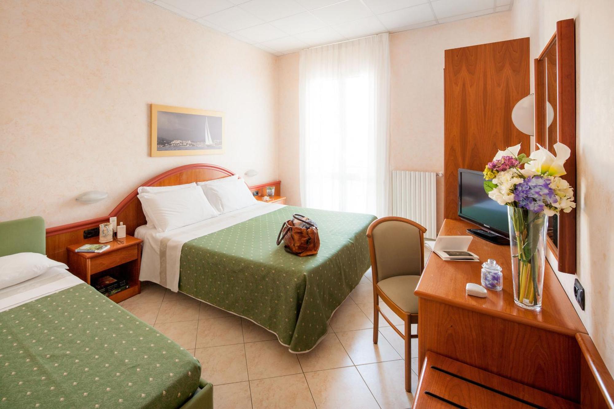Triple Room,697571025:JPEG