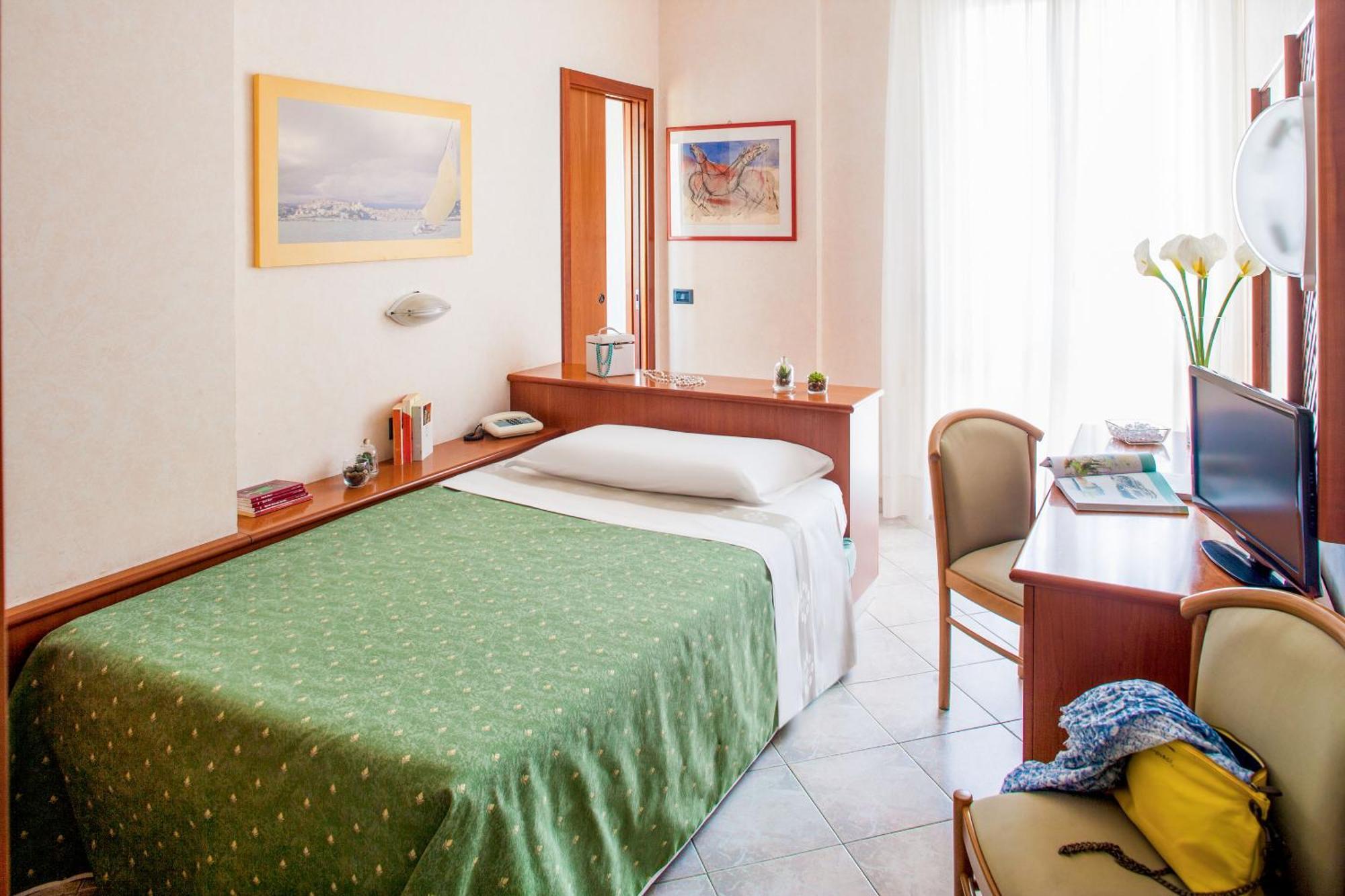 Single Room,316210929:JPEG