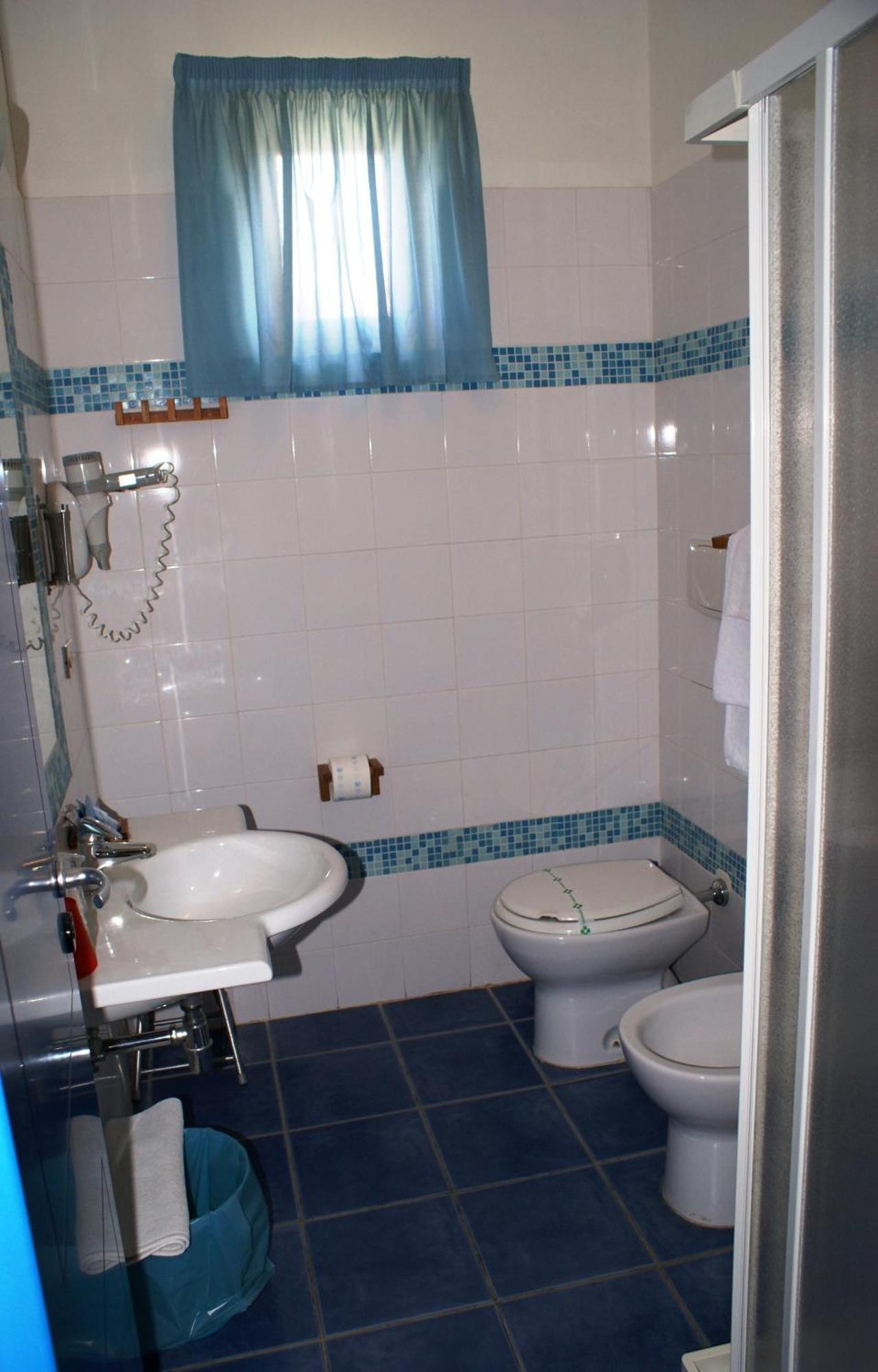 Triple Room,698296125:JPEG