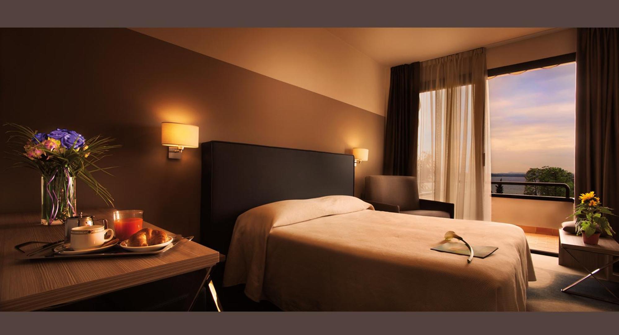 Deluxe Double or Twin Room Lake View