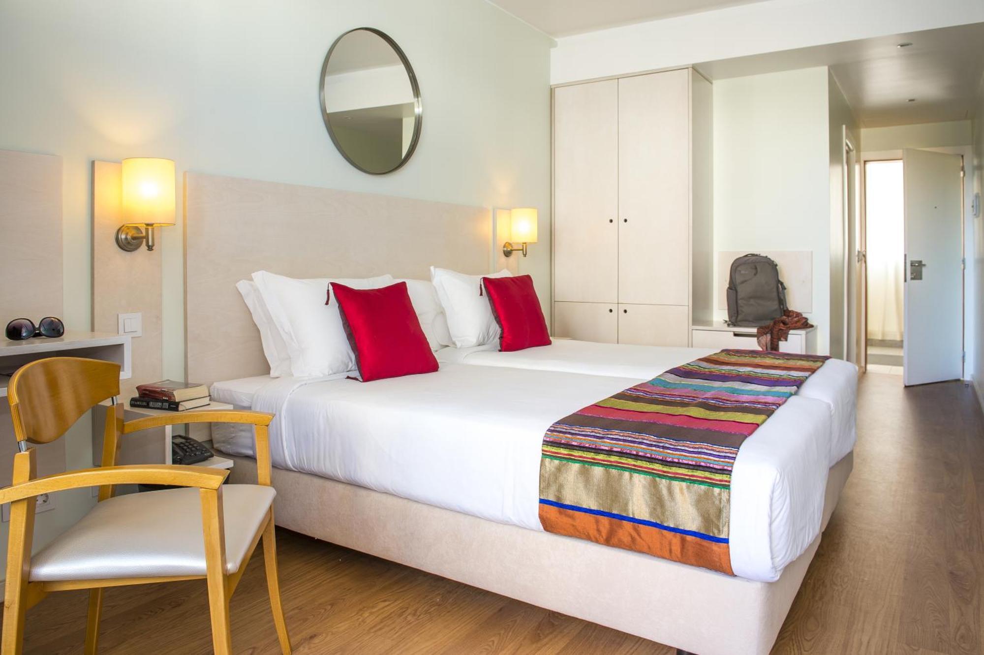 Twin Room,1580288947:JPEG