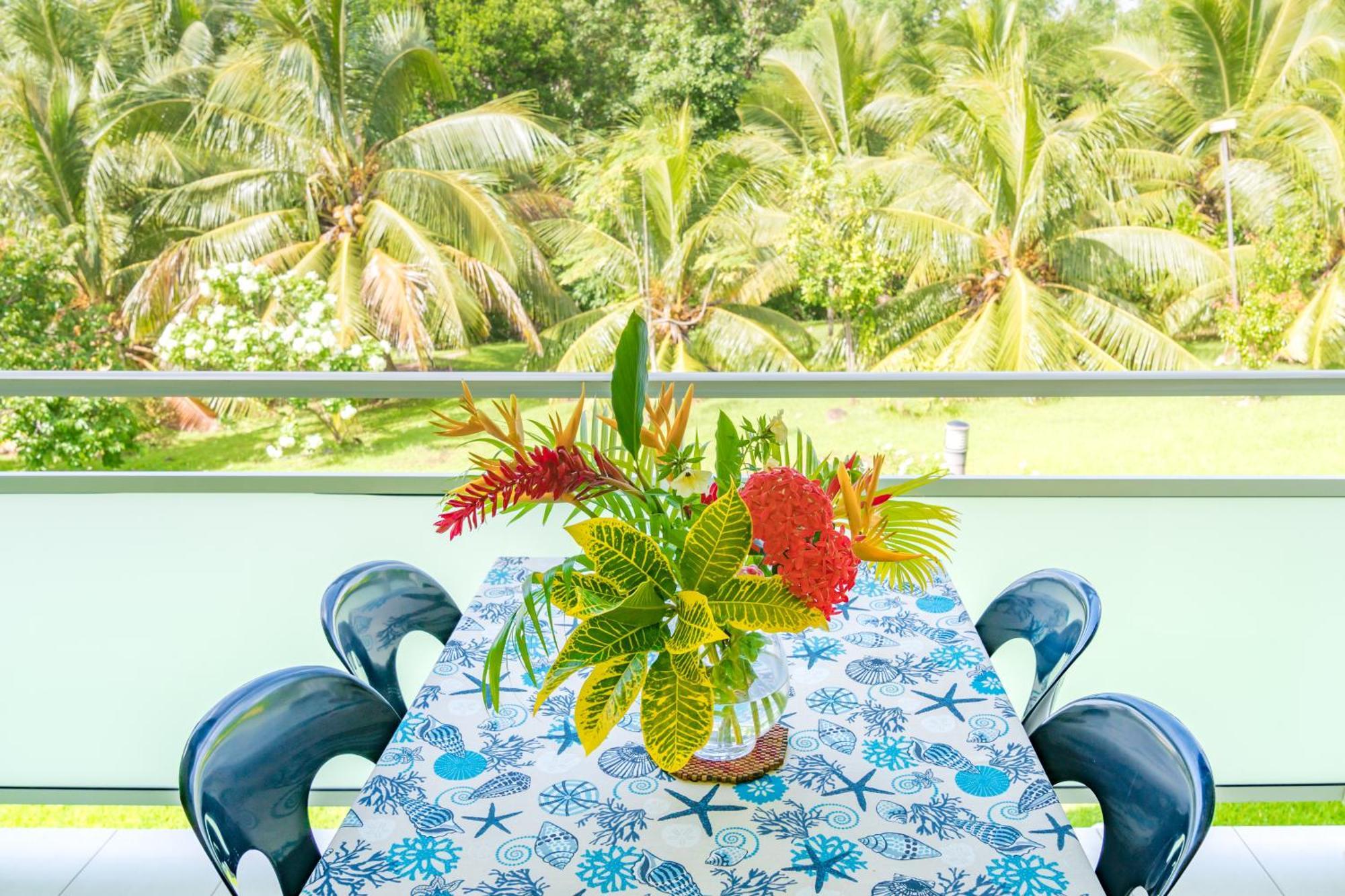 Studio Exterior Kitchenette Garden View