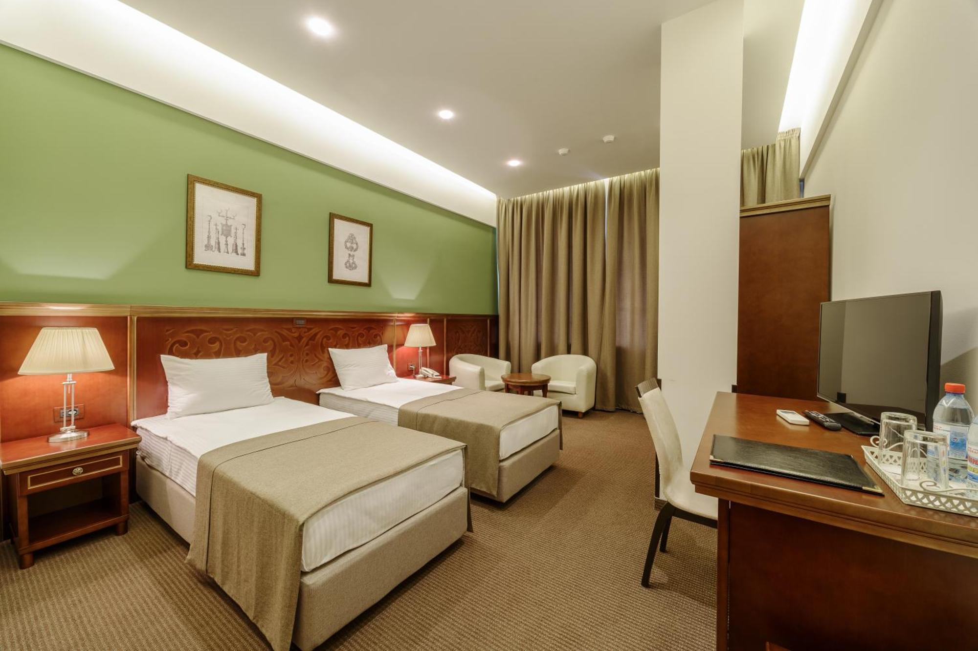 Large Double or Twin Room,705032767:JPEG