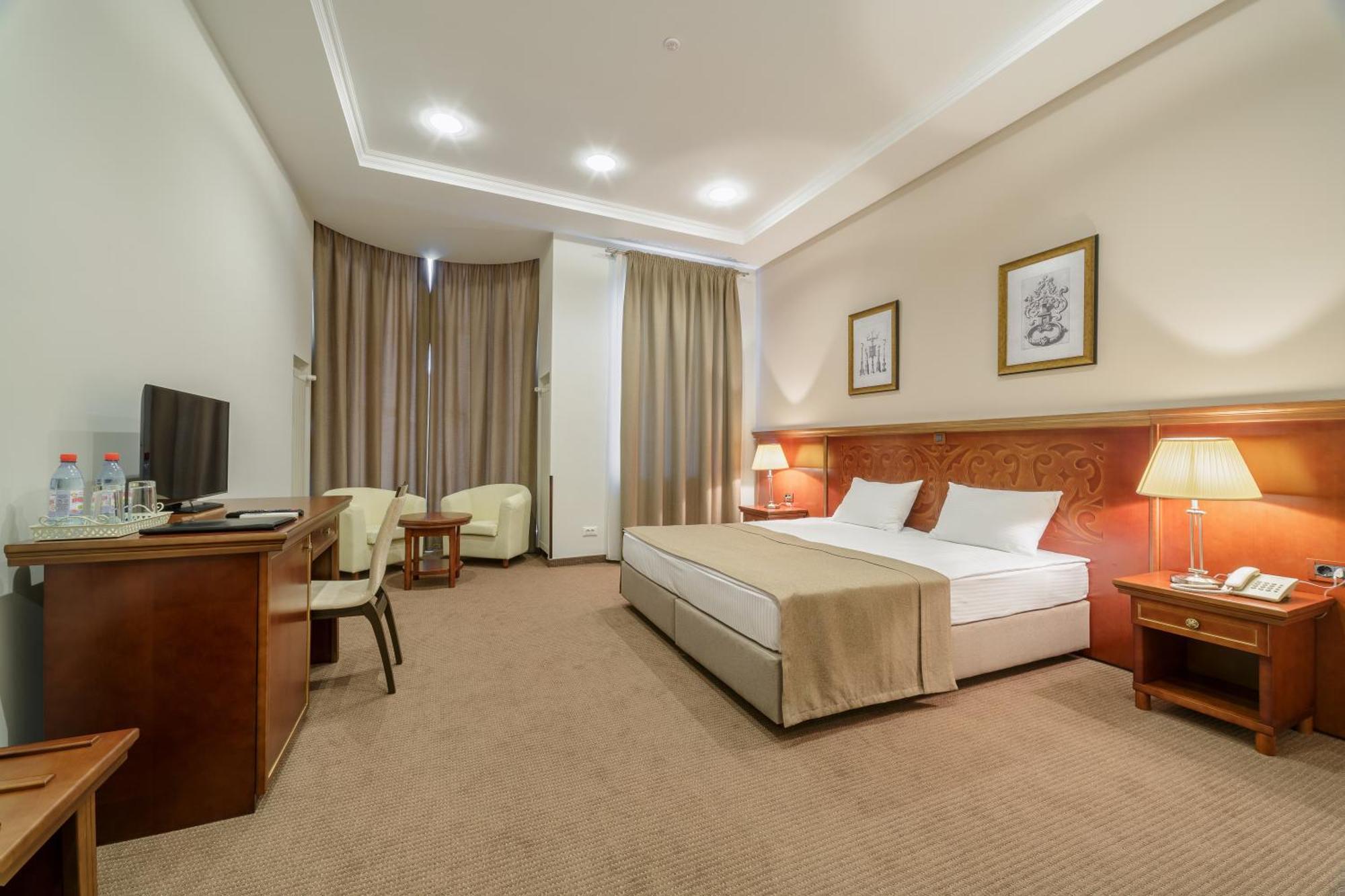Deluxe Double or Twin Room City View